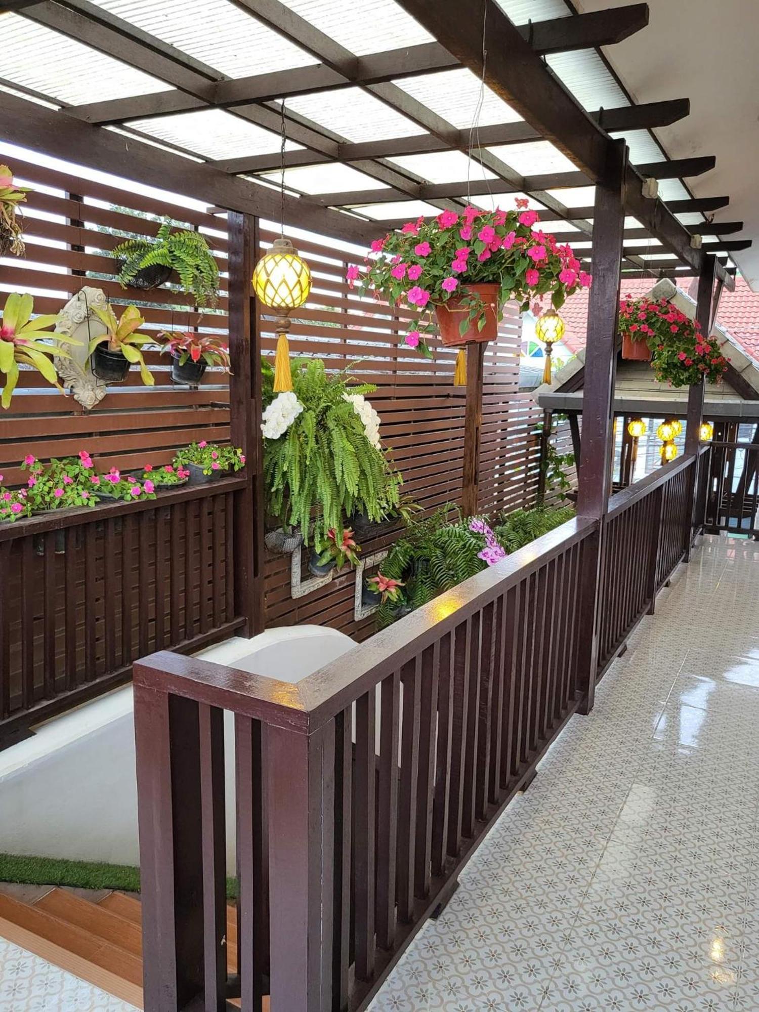 Ratchiangsaen Flora House Hotel Chiang Mai Exterior foto