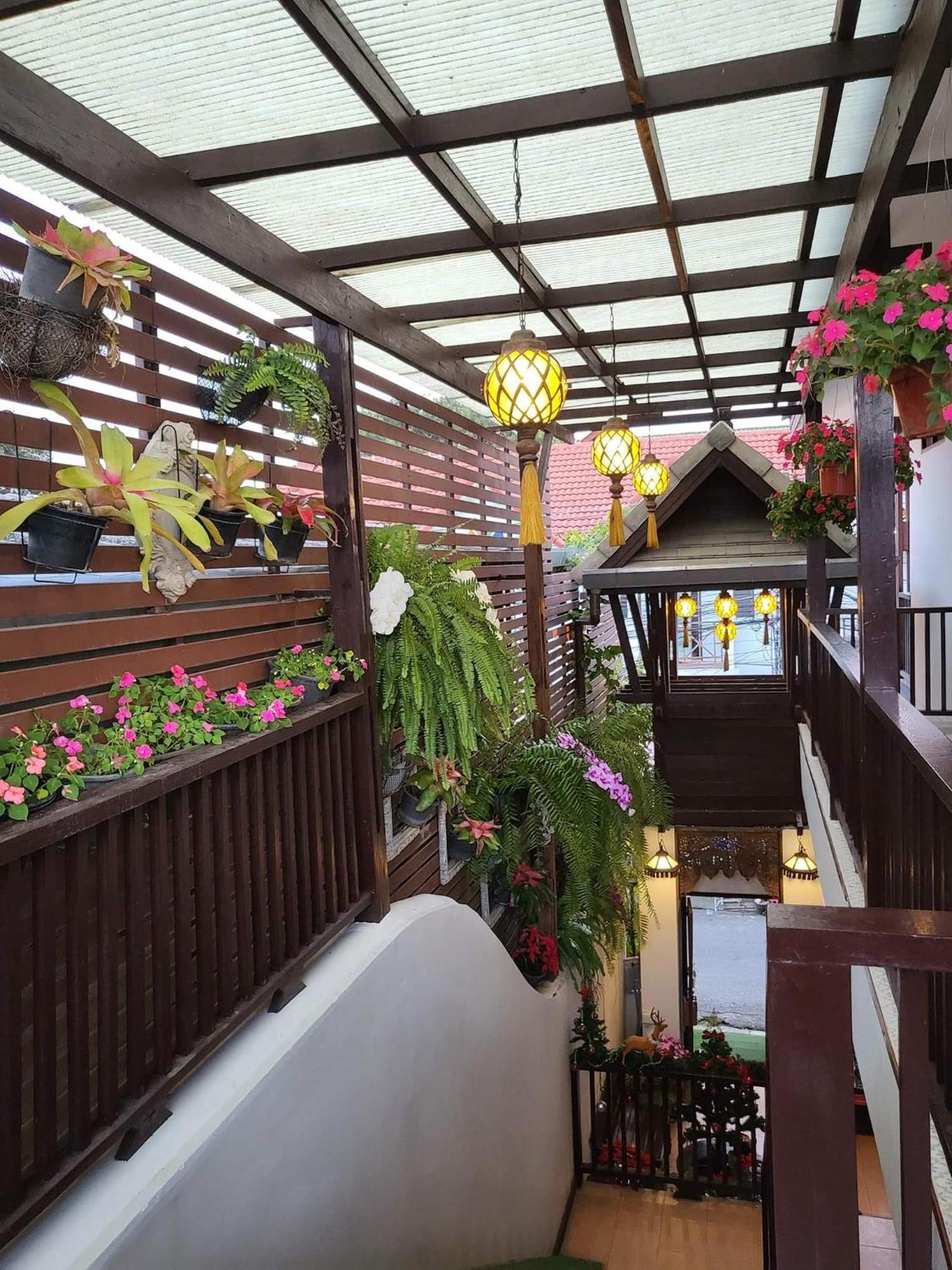 Ratchiangsaen Flora House Hotel Chiang Mai Exterior foto