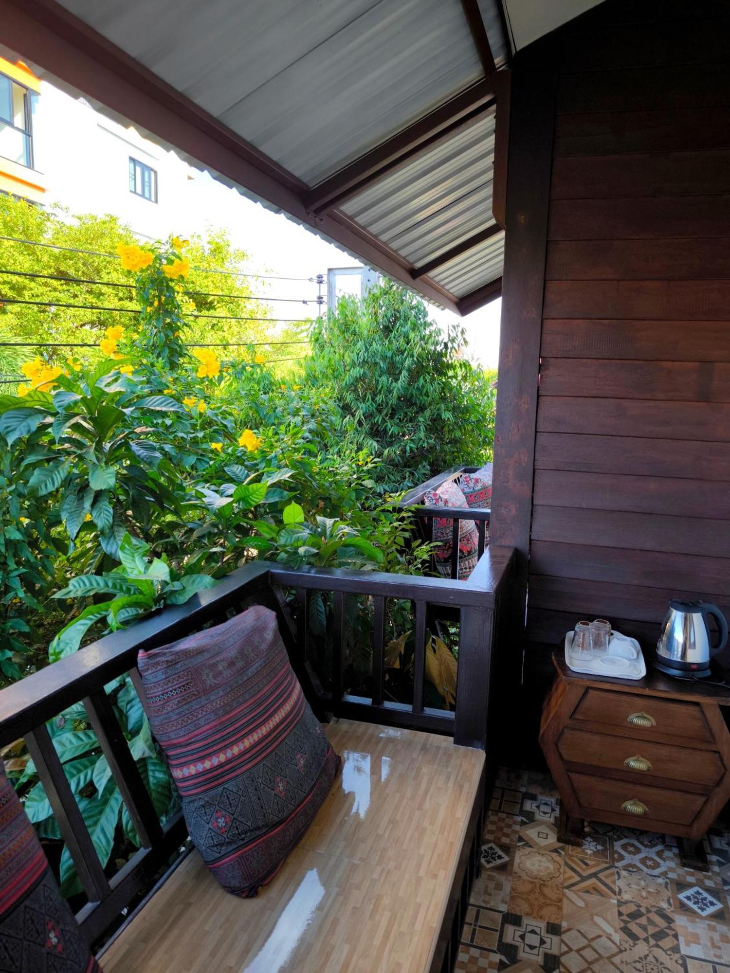 Ratchiangsaen Flora House Hotel Chiang Mai Exterior foto