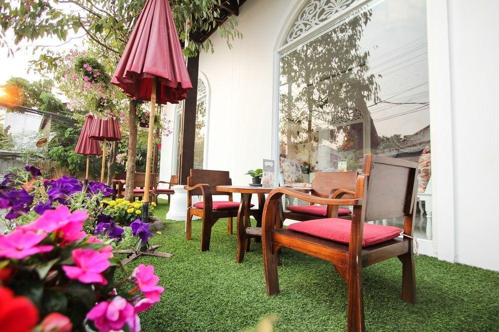 Ratchiangsaen Flora House Hotel Chiang Mai Exterior foto